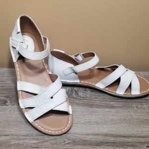 Clarks Artisan Tustin Women's  Velco Strap White Sandal Size 6.5 Wide Fit (NEW)